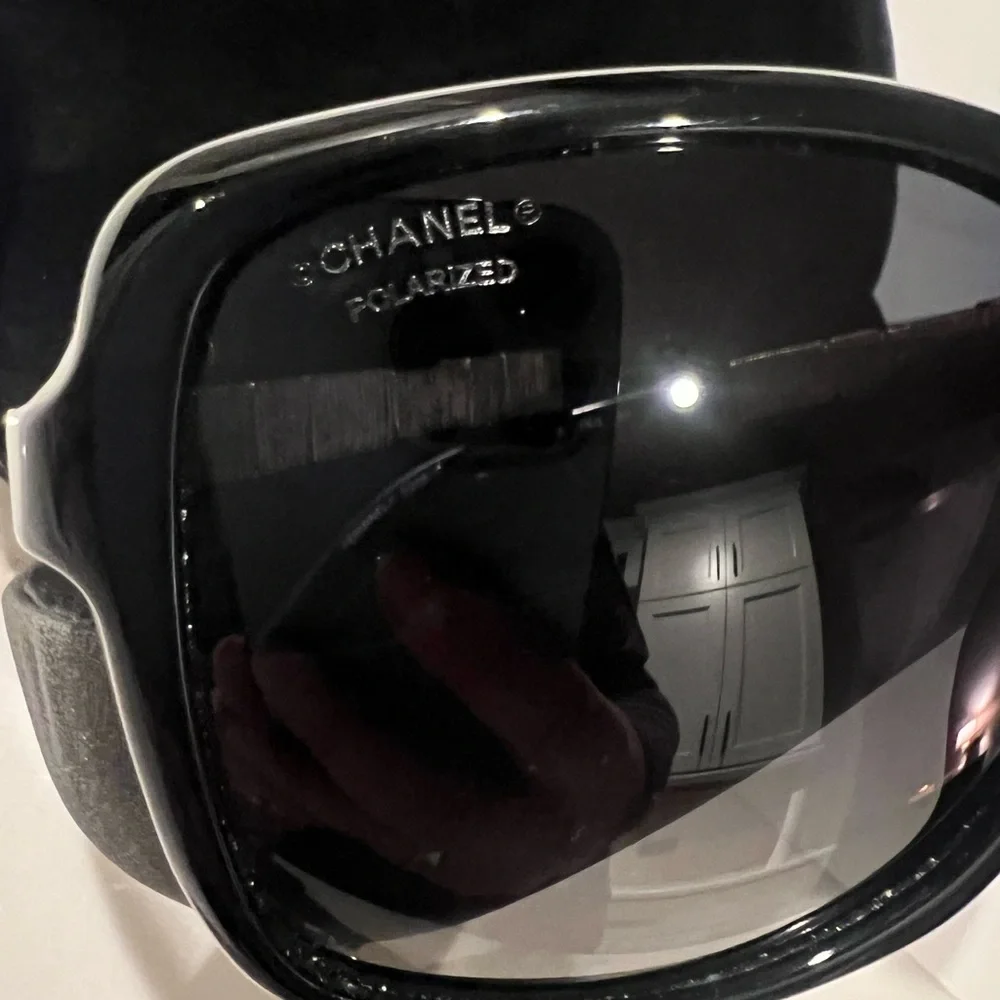 Stylish Black Sunglasses - Picture 9 of 10